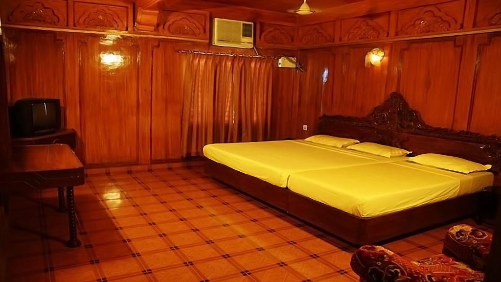 Hotel Sagar Kambam Exteriör bild