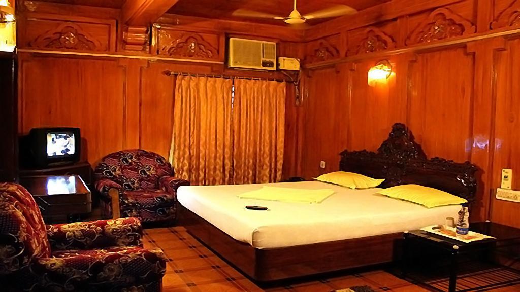 Hotel Sagar Kambam Exteriör bild
